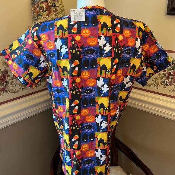 NWT Halloween, fall themed scrub shirt with cats, bats and ghosts! - Picture 4 of 7
